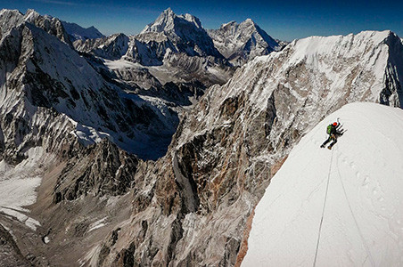 David Lama im Alleingang auf den Lunag Ri