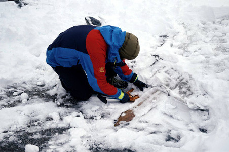 1300 Jahre alter Ski samt Bindung