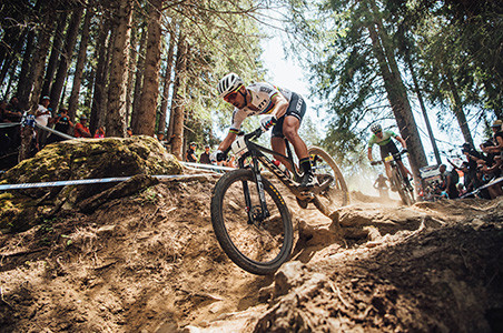 DIXIÈME MAILLOT ARC-EN-CIEL POUR NINO SCHURTER !