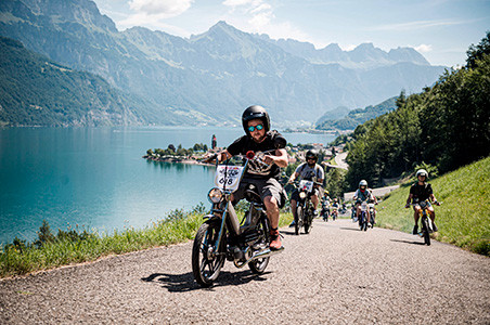 1’000 Töffli-Held:innen am 13. Red Bull Alpenbrevet in Glarus