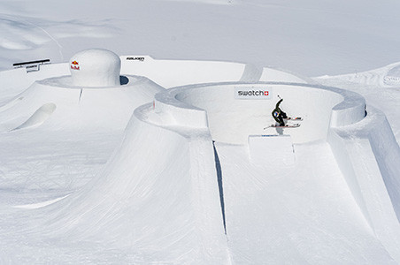 Als Partner hoch Hinaus: Swatch mit eigenem Schneehindernis bei The Nines